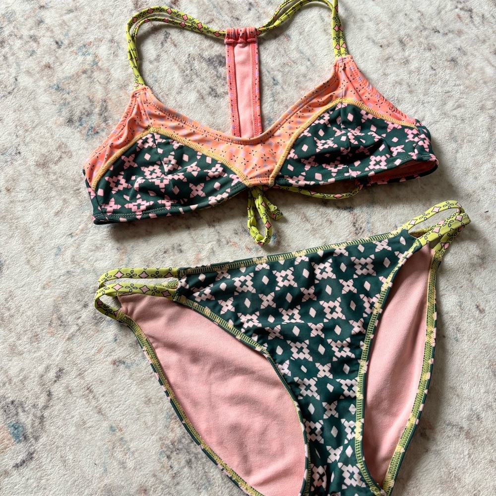 Exhilaration Geometric Racerback Bikini Set S Top/M bottoms READ DESCRIPTION